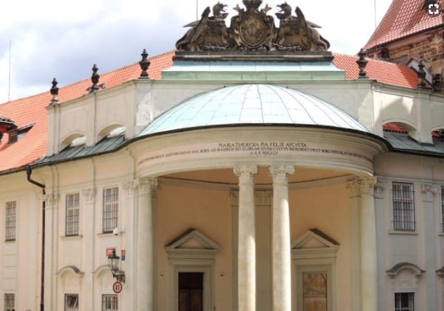 Рожмбергский дворец и Институт благородных девиц в Пражском Граде